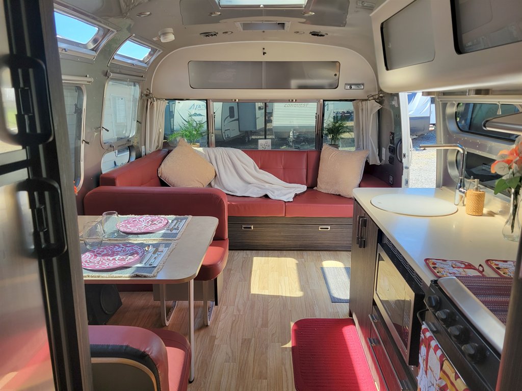 2019 Airstream Internatio 30rb Queen Signature - $69,995