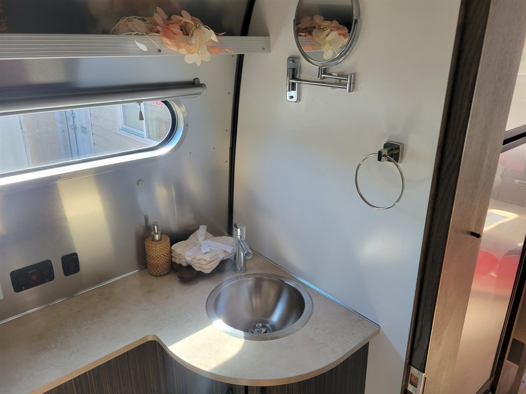 2019 Airstream Internatio 30rb Queen Signature - $69,995