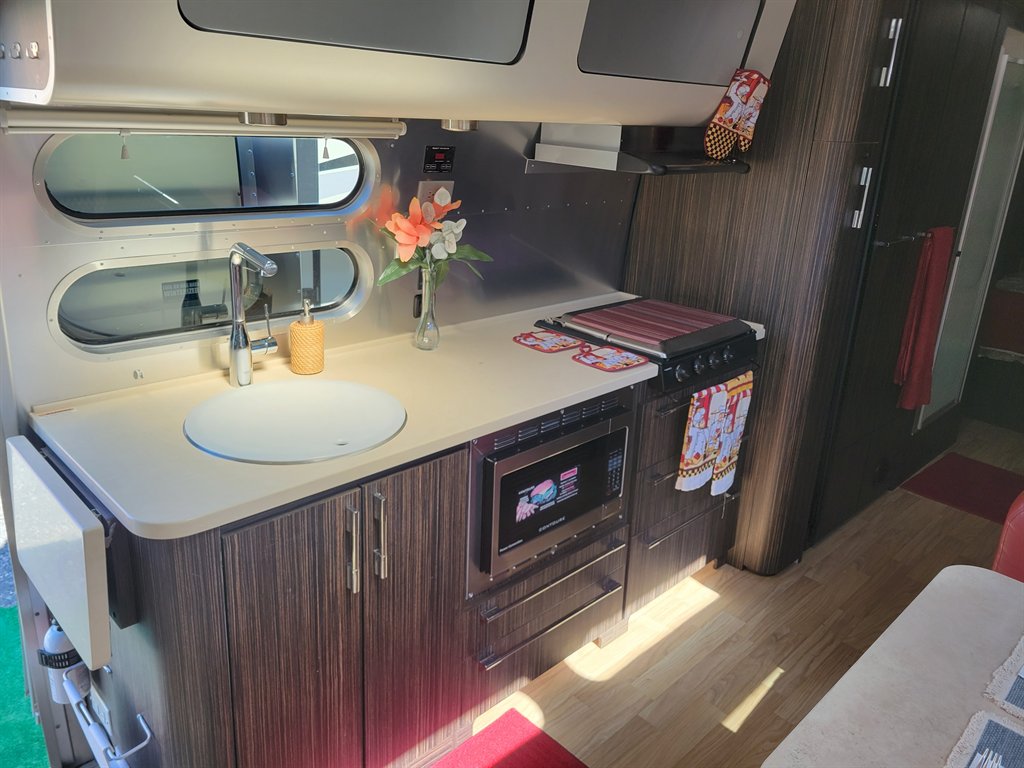 2019 Airstream Internatio 30rb Queen Signature - $69,995
