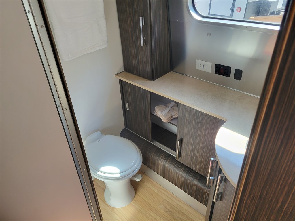 2019 Airstream Internatio 30rb Queen Signature - $69,995
