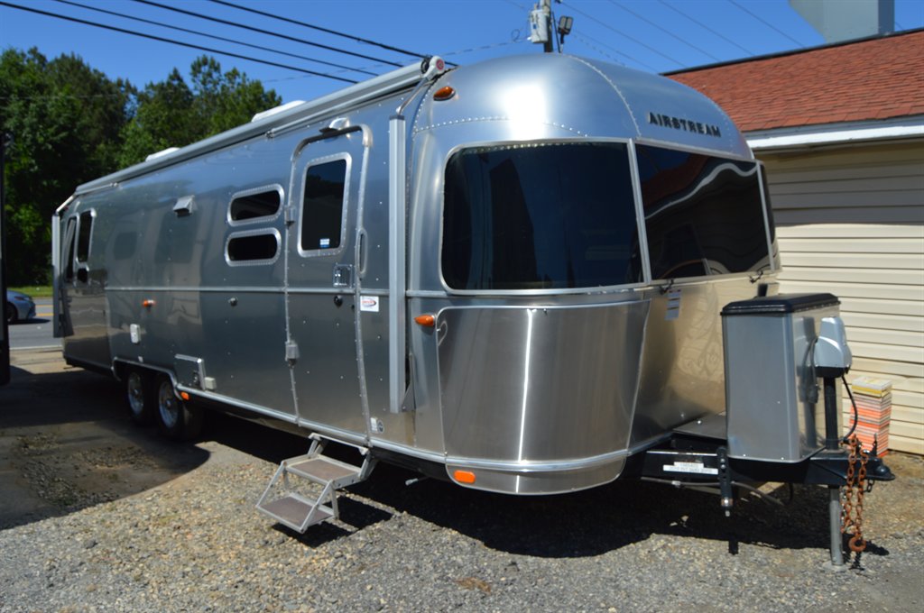 2019 Airstream Internatio 30rb Queen Signature - $69,995