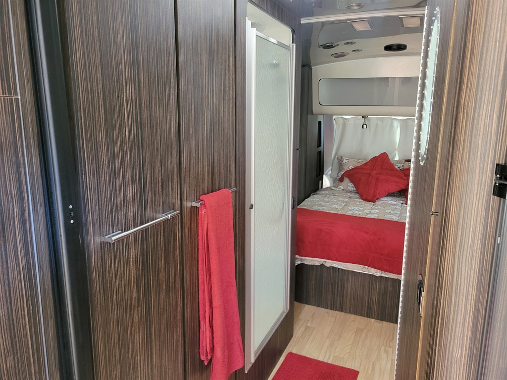 2019 Airstream Internatio 30rb Queen Signature - $69,995