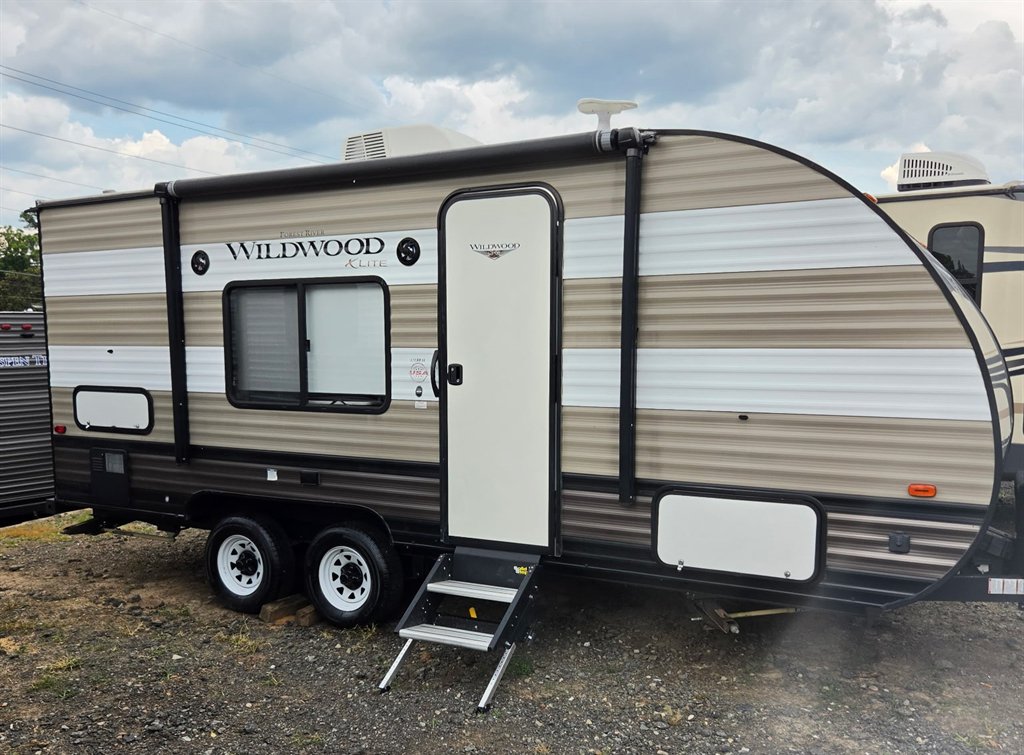 2019 Forest River  Wildwood  X-Lite 171 - $9,950