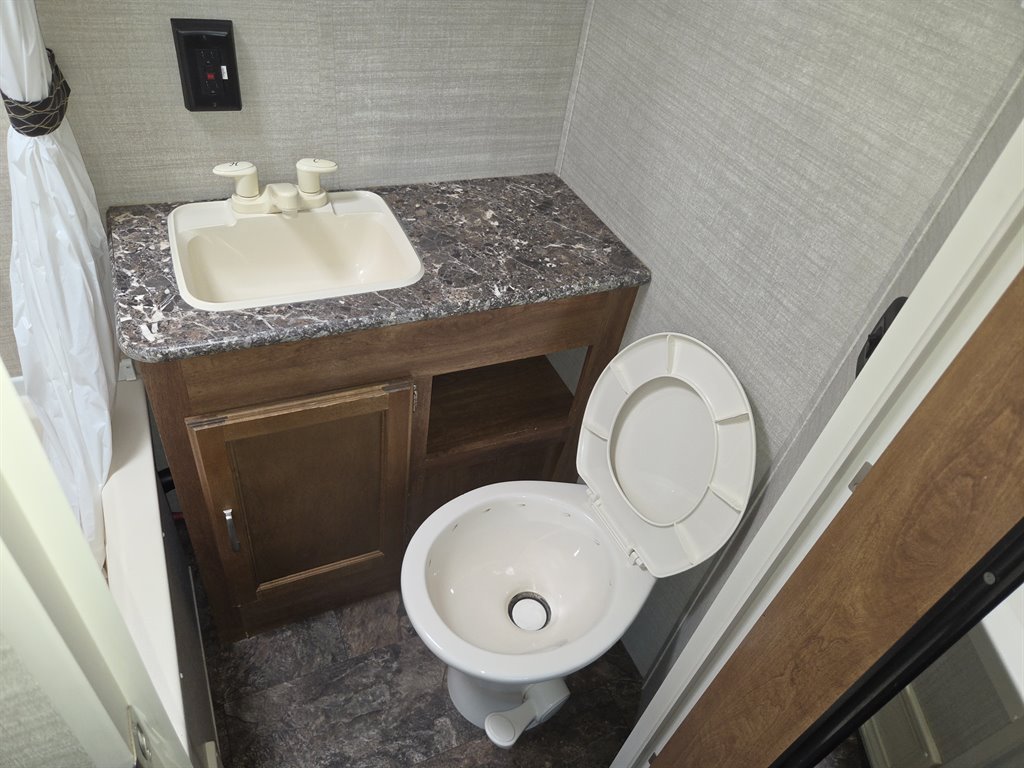 2015 Keystone Keystone - $12,995