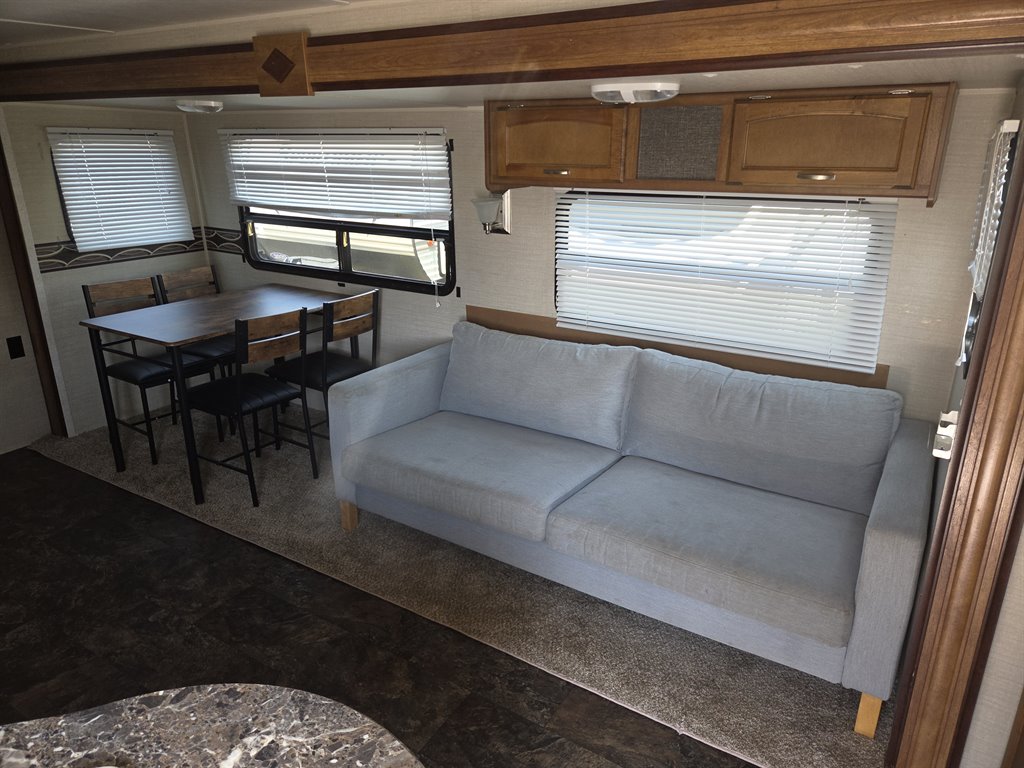 2015 Keystone Keystone - $12,995