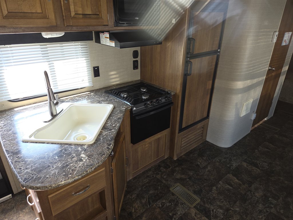 2015 Keystone Keystone - $12,995