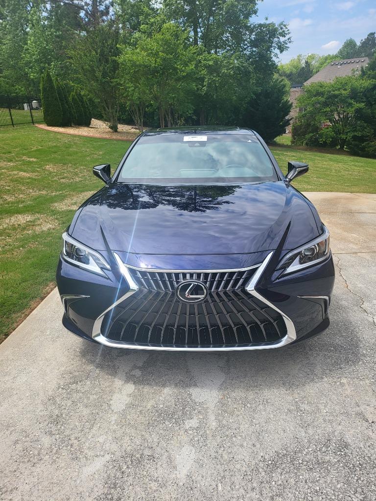 2022 Lexus ES - $42,599
