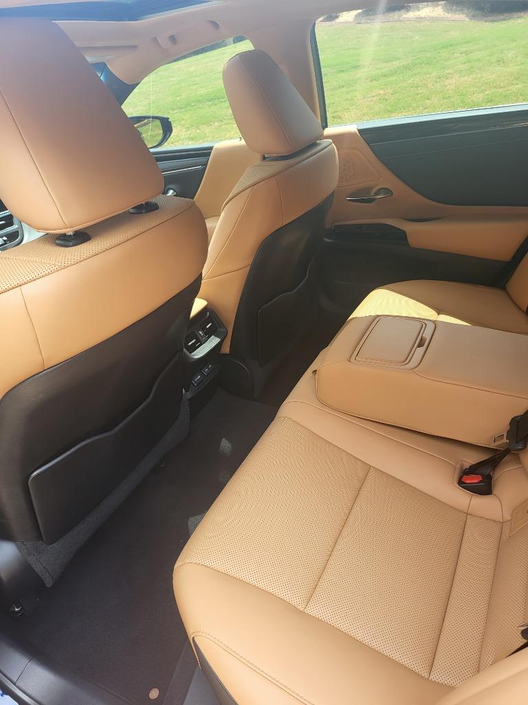 2022 Lexus ES - $42,599