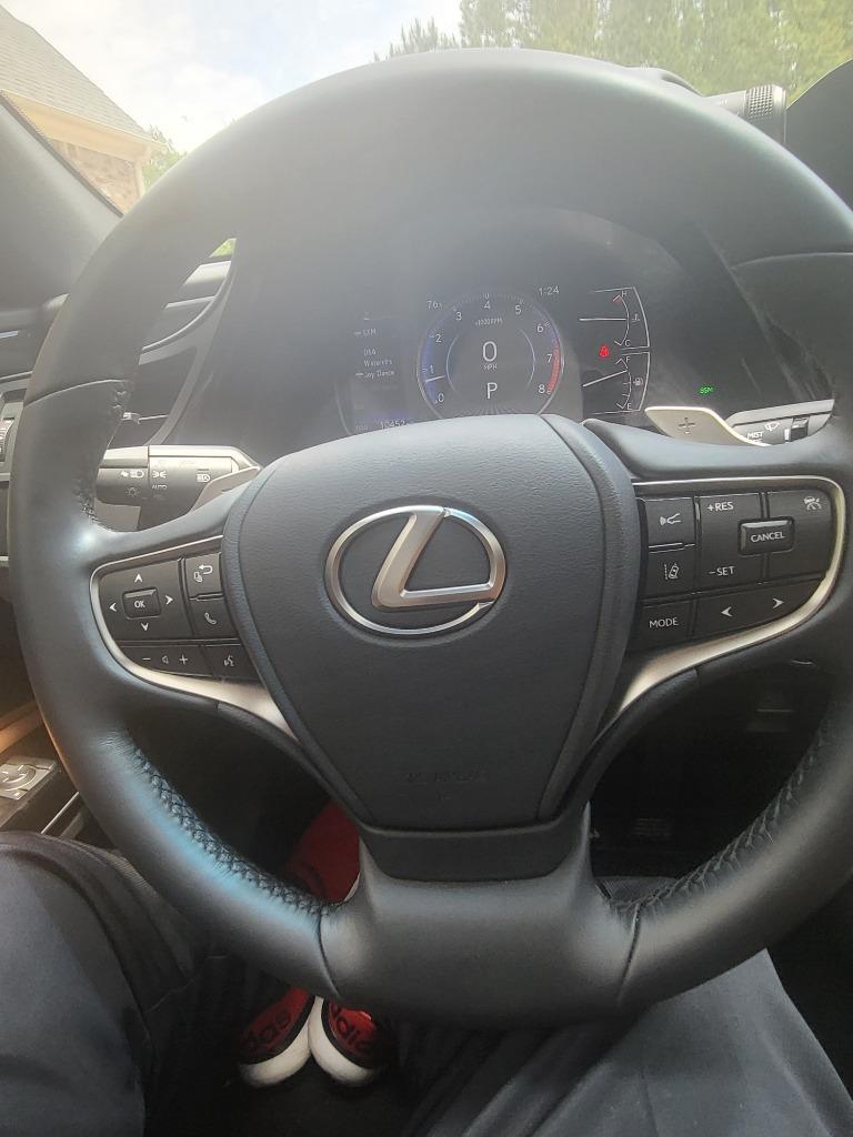 2022 Lexus ES - $42,599