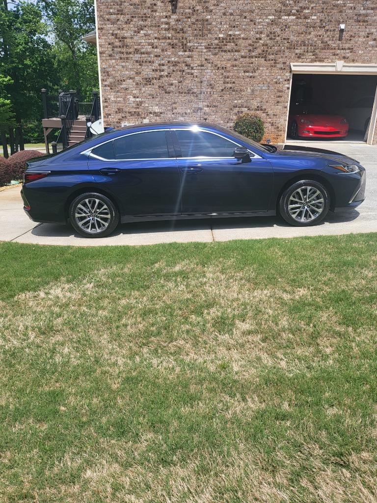 2022 Lexus ES - $42,599