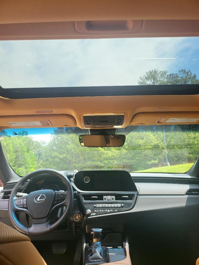 2022 Lexus ES - $42,599