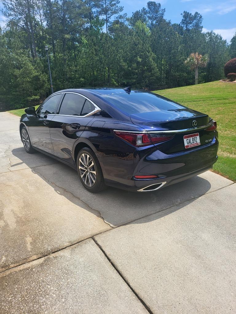 2022 Lexus ES - $42,599
