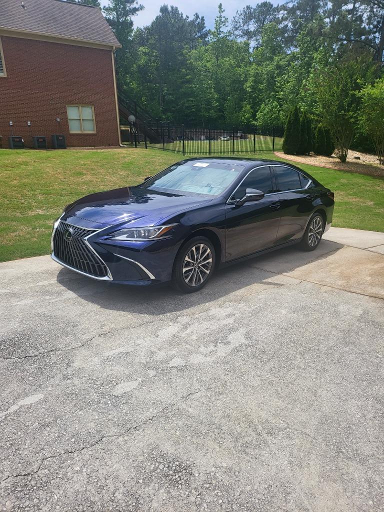 2022 Lexus ES - $42,599