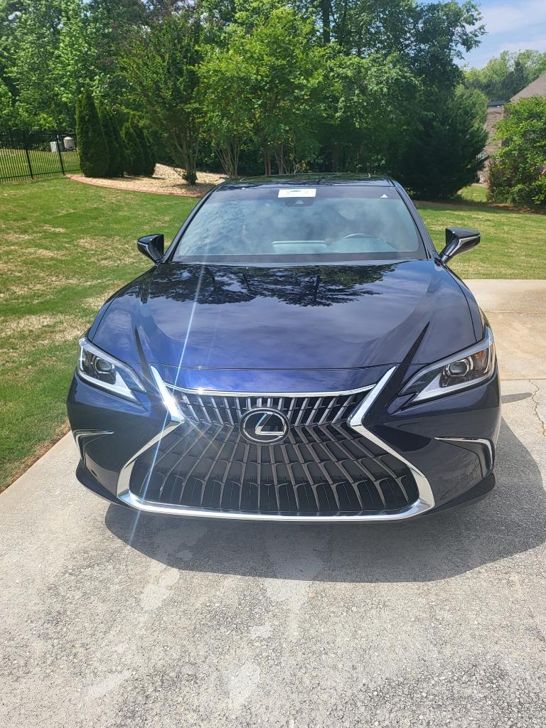2022 Lexus ES - $42,599