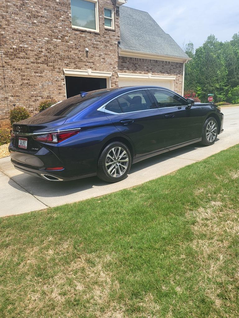2022 Lexus ES - $42,599