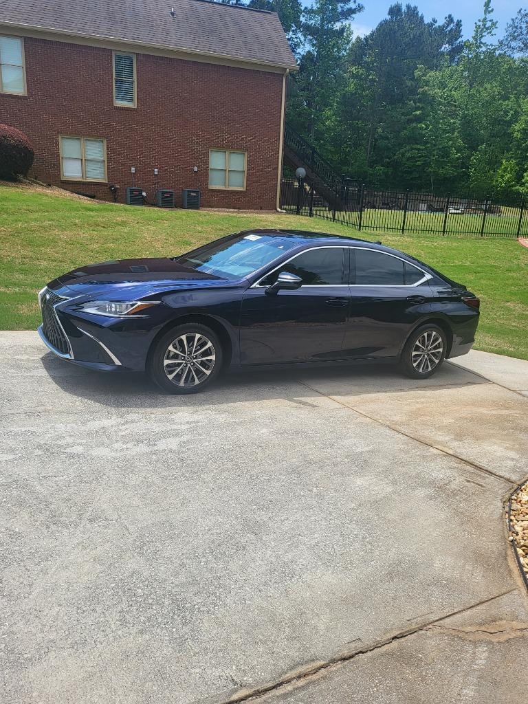 2022 Lexus ES - $42,599