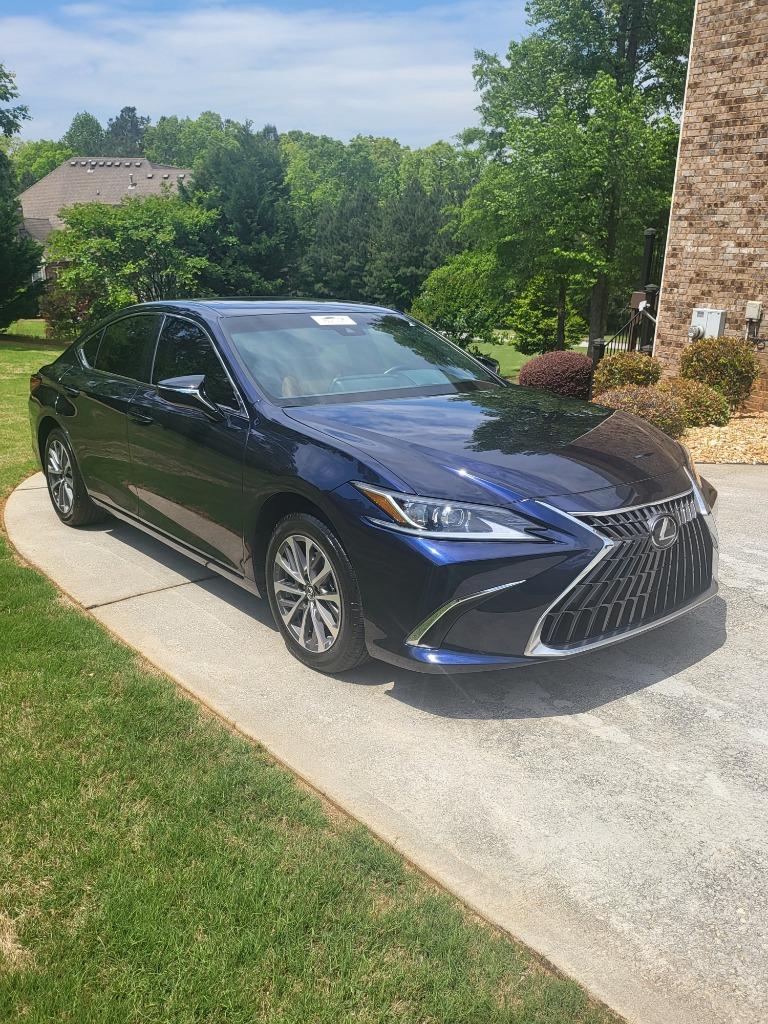 2022 Lexus ES - $42,599
