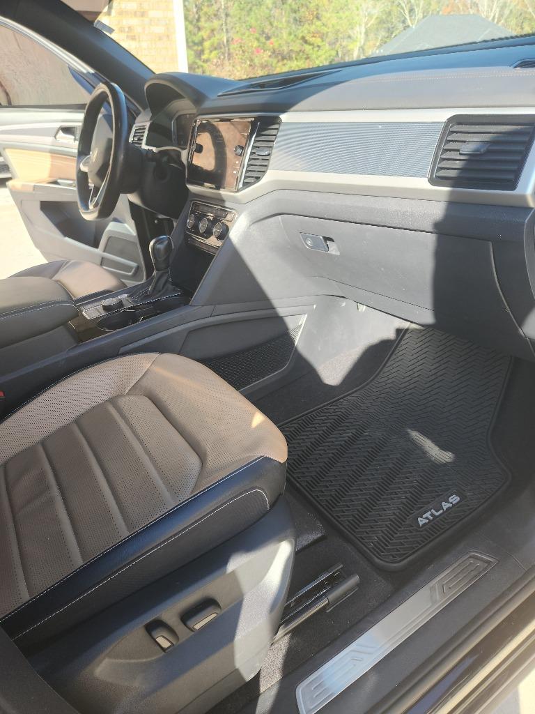 2022 Volkswagen Atlas - $31,999