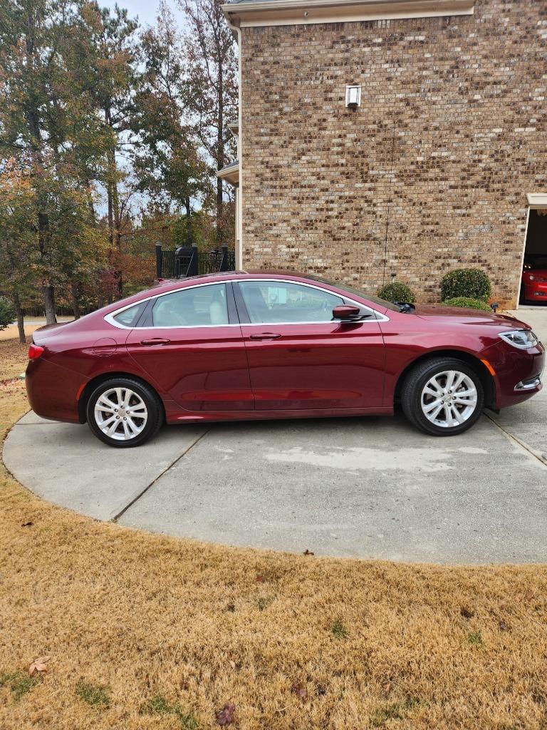 2017 Chrysler 200 - $17,399