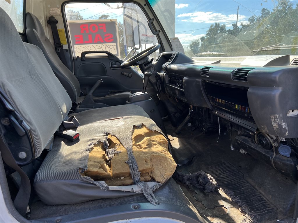 2003 Isuzu NPR Truck photo