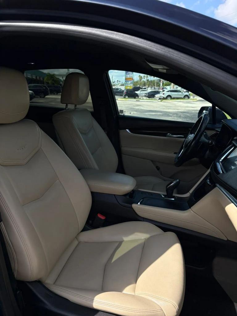 2017 Cadillac XT5 - $8,484
