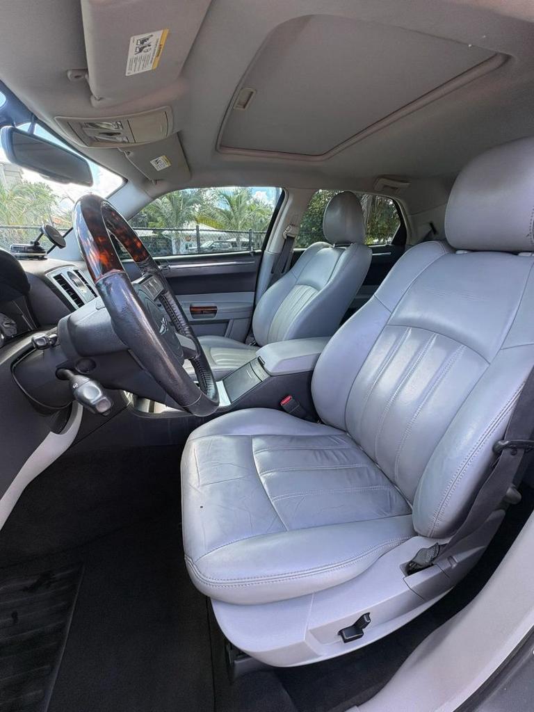 2006 Chrysler 300 - $5,484