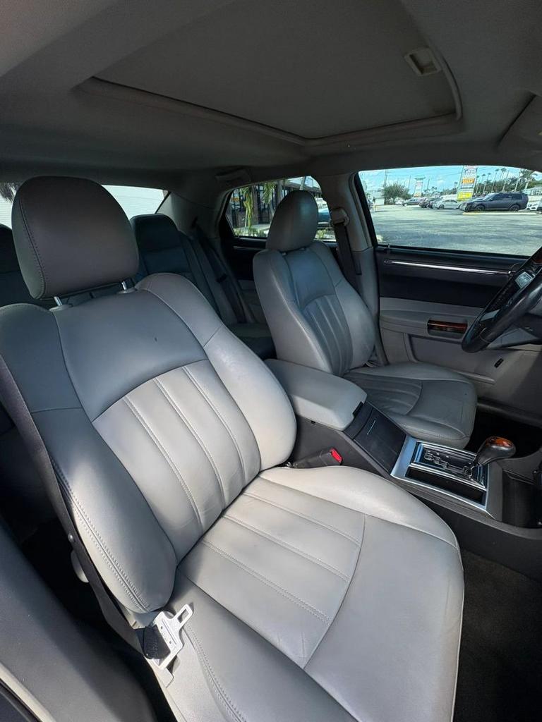 2006 Chrysler 300 - $5,484
