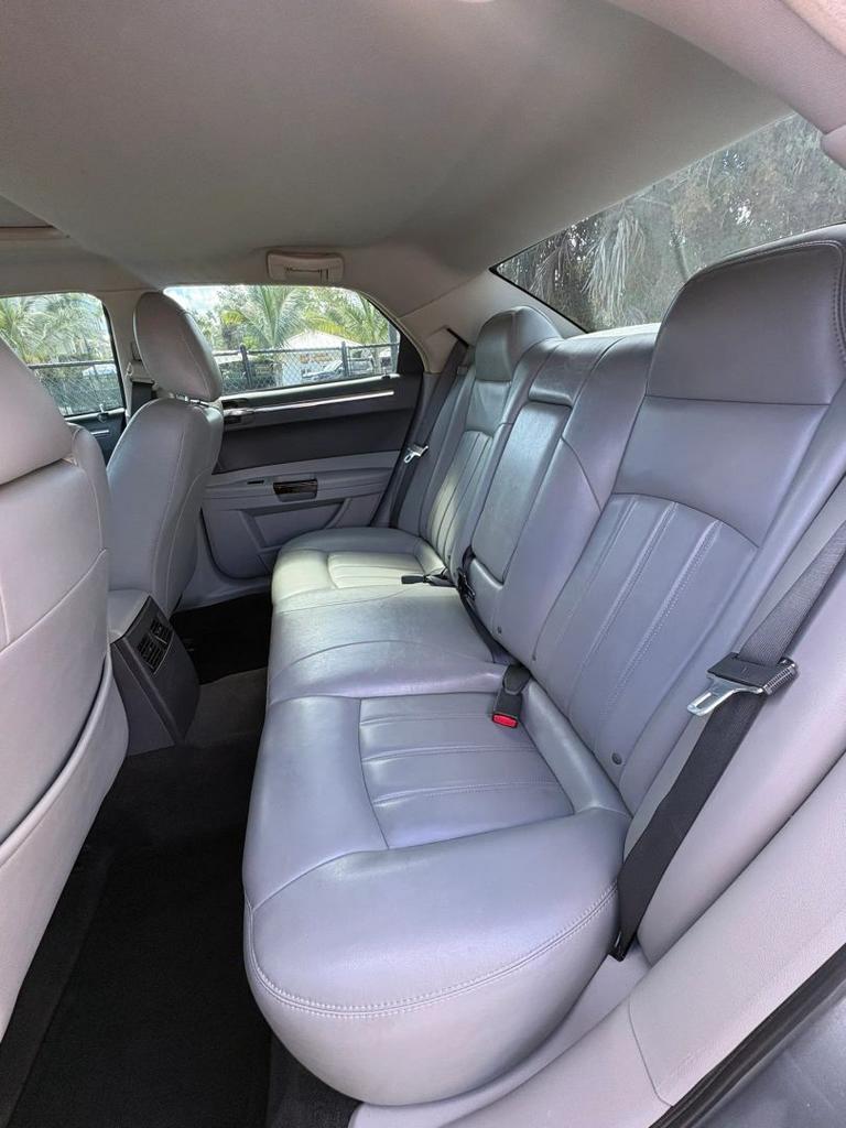 2006 Chrysler 300 - $5,484