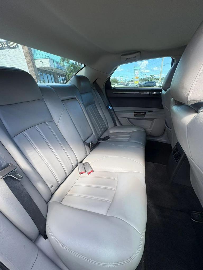 2006 Chrysler 300 - $5,484