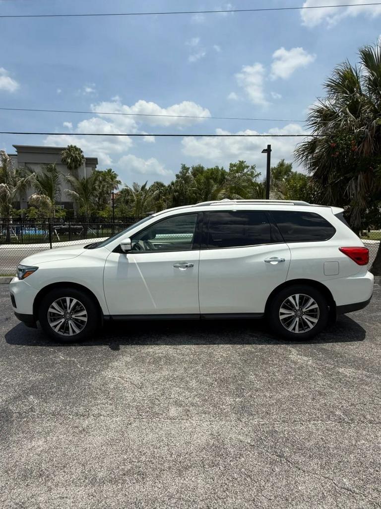 2017 Nissan Pathfinder - $8,495