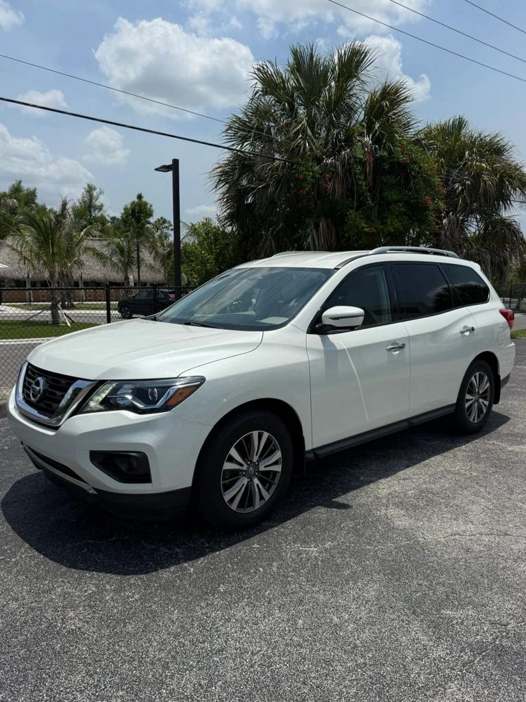 2017 Nissan Pathfinder - $8,495