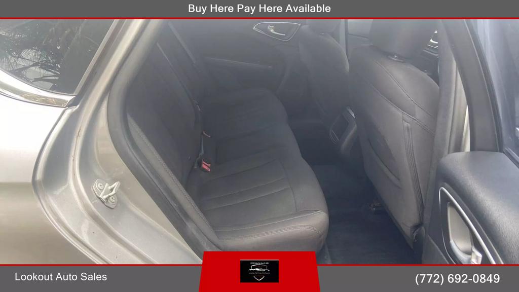 2016 Chrysler 200 Limited Sedan 4D photo