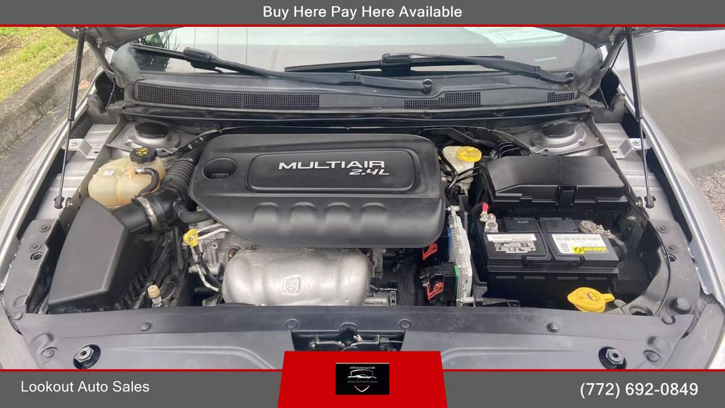 2016 Chrysler 200 Limited Sedan 4D photo