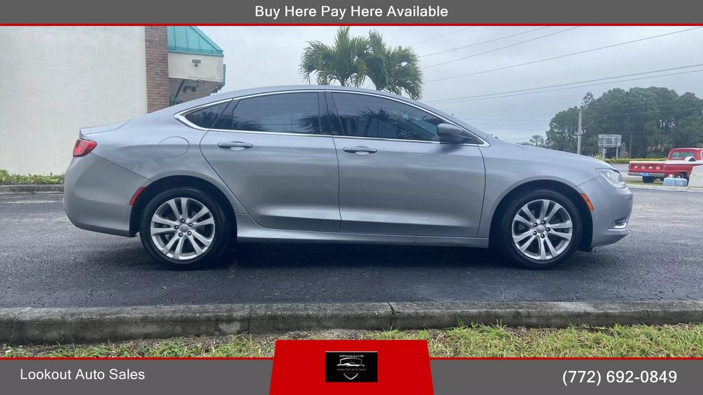 2016 Chrysler 200 Limited Sedan 4D photo