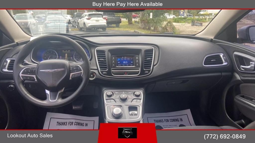 2016 Chrysler 200 Limited Sedan 4D photo