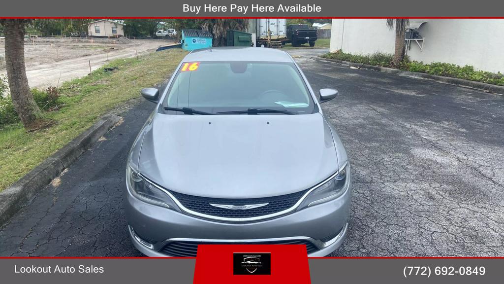 2016 Chrysler 200 Limited Sedan 4D photo