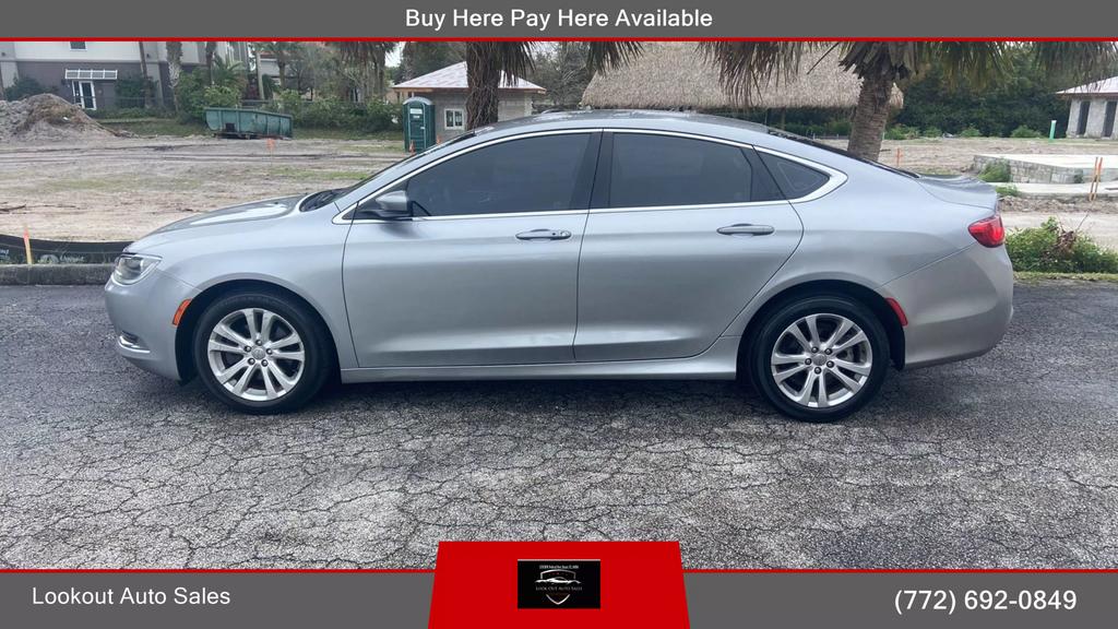 2016 Chrysler 200 Limited Sedan 4D photo