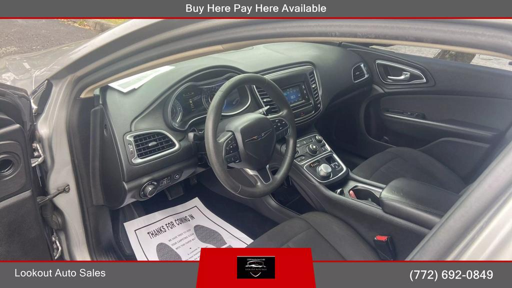 2016 Chrysler 200 Limited Sedan 4D photo