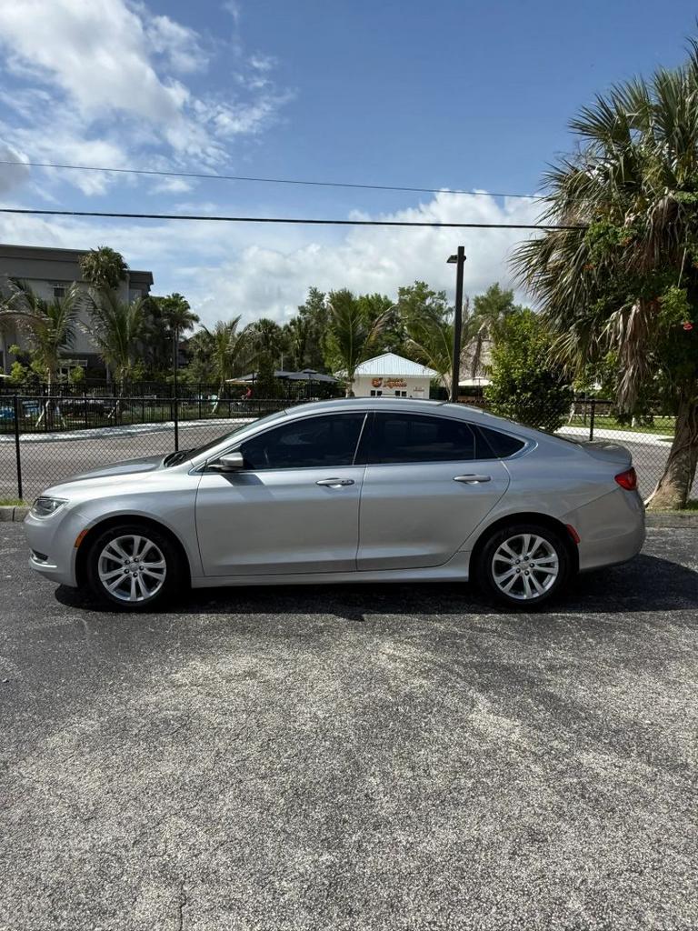 2016 Chrysler 200 - $8,995