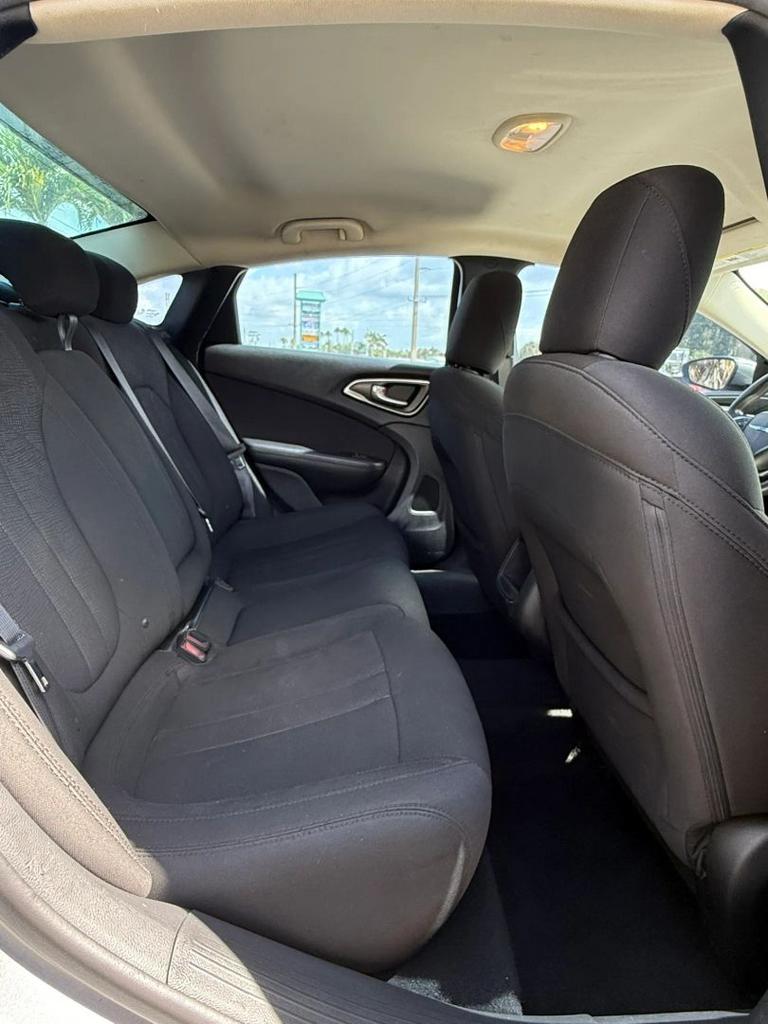 2016 Chrysler 200 - $8,995