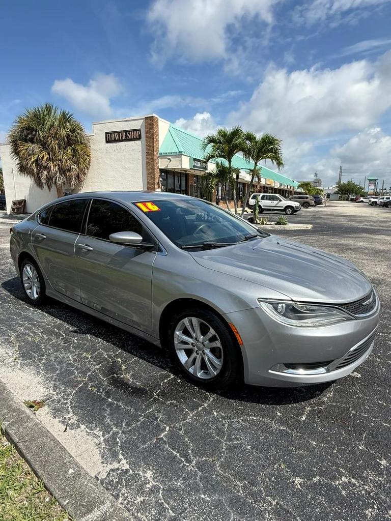 2016 Chrysler 200 - $8,995