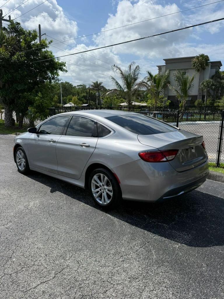 2016 Chrysler 200 - $8,995