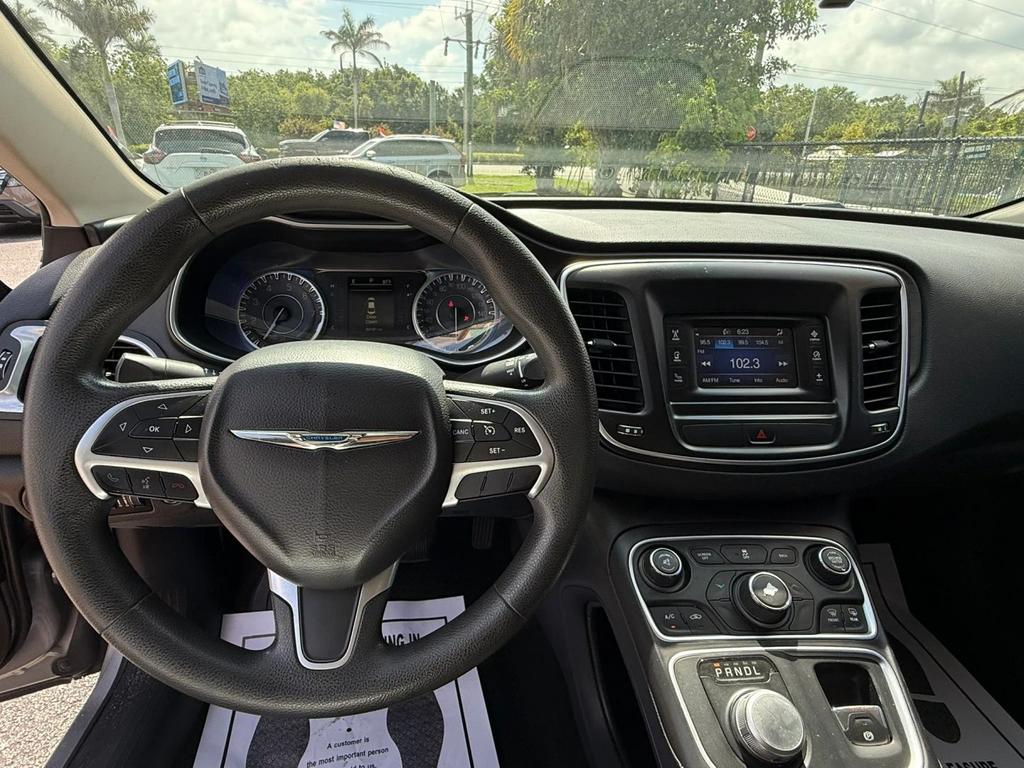 2016 Chrysler 200 - $8,995