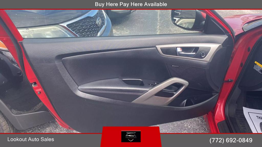 2015 Hyundai Veloster Coupe 3D photo