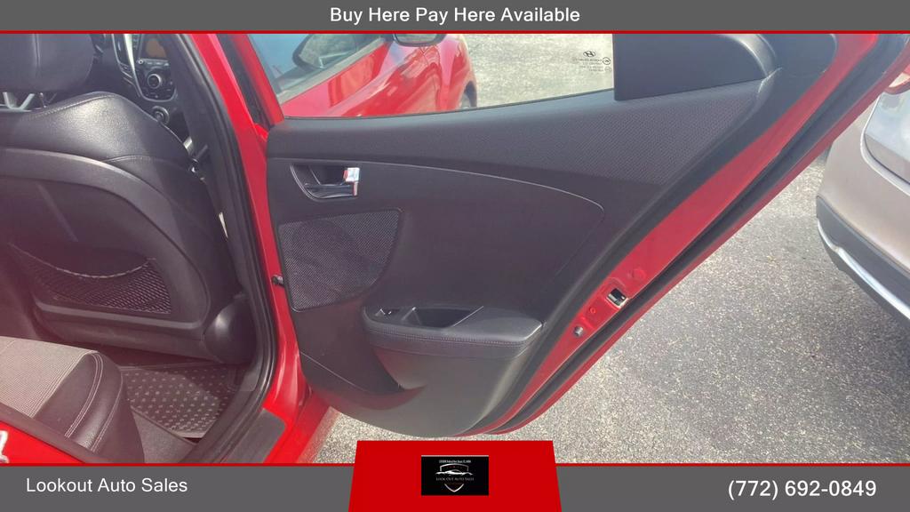 2015 Hyundai Veloster Coupe 3D photo