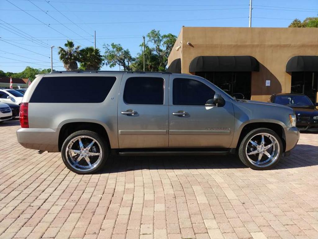 2009 Chevrolet Suburban LT 1500 photo