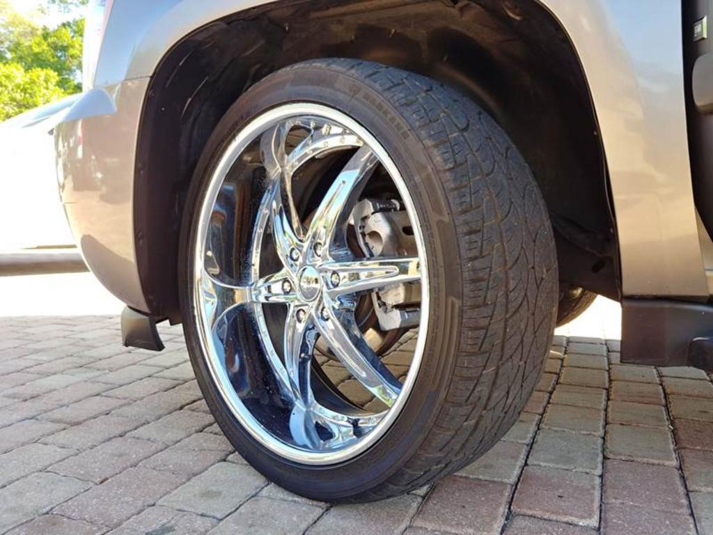 2009 Chevrolet Suburban LT 1500 photo