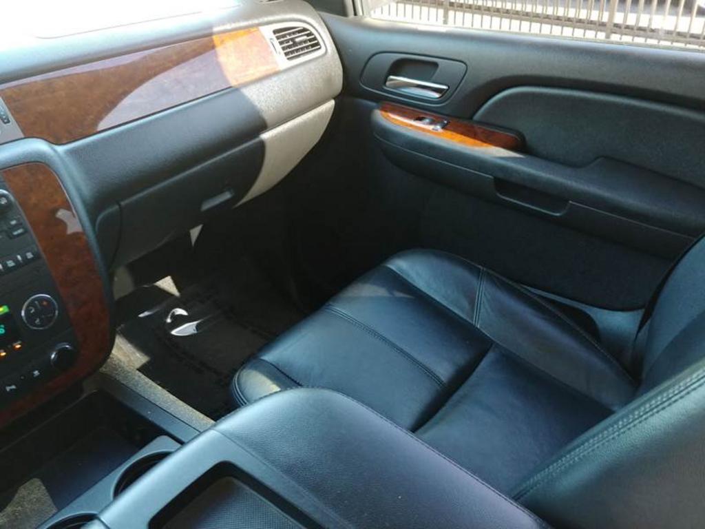 2009 Chevrolet Suburban LT 1500 photo