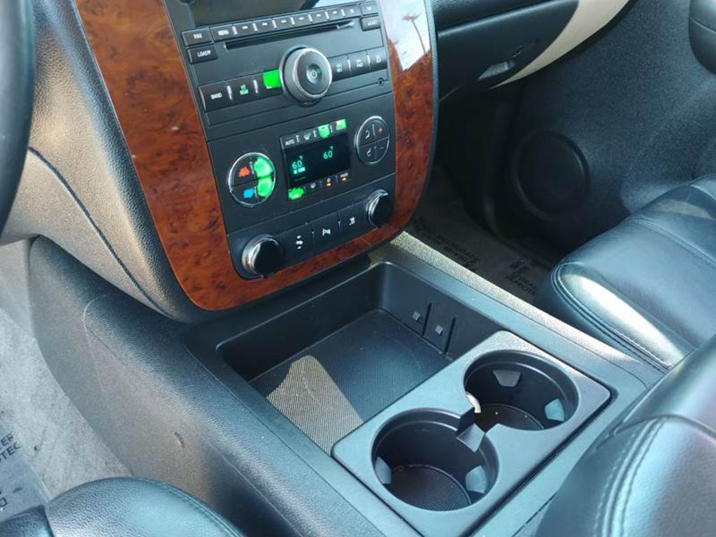 2009 Chevrolet Suburban LT 1500 photo