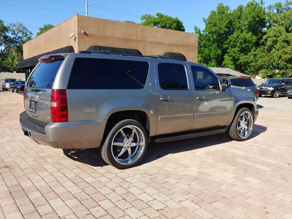 2009 Chevrolet Suburban LT 1500 photo